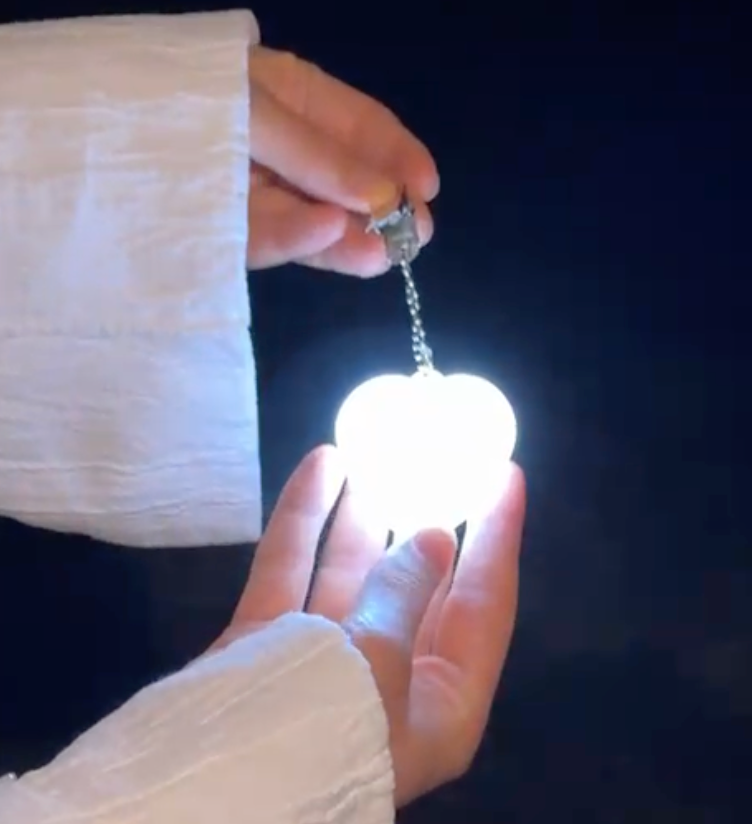 Glowza Type-C Şarjlı Kalpli LED Işık – Soft Beyaz, Oto Kapanmalı, Taşınabilir Aksesuar Lambası
