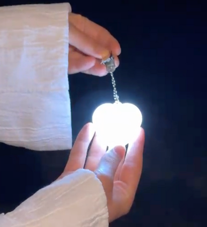 Glowza Type-C Şarjlı Kalpli LED Işık – Soft Beyaz, Oto Kapanmalı, Taşınabilir Aksesuar Lambası