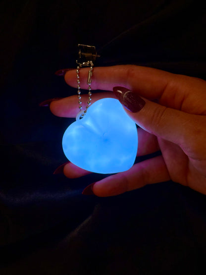Glowza Type-C Şarjlı Kalpli LED Işık – Soft Beyaz, Oto Kapanmalı, Taşınabilir Aksesuar Lambası